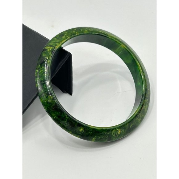 Vintage Marbled Green Bakelite Bangle Bracelet Dark Green Edged Pointy Design - Picture 5 of 9